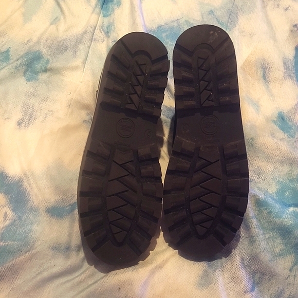 Boots - Picture 4 of 4